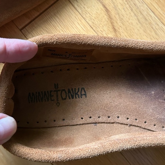 Minnetonka Women's Tan Suede Moccasins - Picture 4 of 6